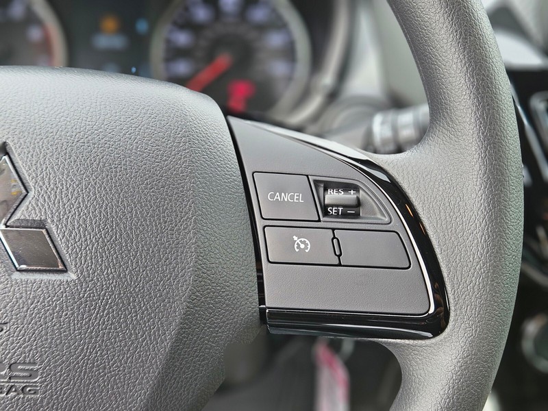 Mitsubishi Eclipse Cross Vehicle Full-screen Gallery Image 21