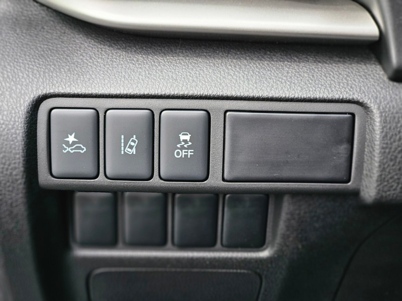 Mitsubishi Eclipse Cross Vehicle Full-screen Gallery Image 22
