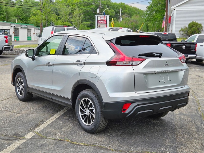 Mitsubishi Eclipse Cross Vehicle Full-screen Gallery Image 03