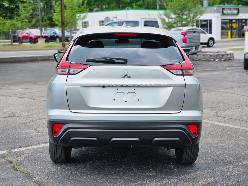 Mitsubishi Eclipse Cross Vehicle Full-screen Gallery Image 04