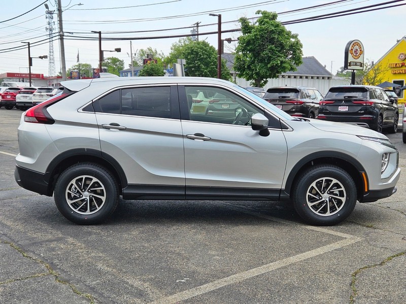 Mitsubishi Eclipse Cross Vehicle Full-screen Gallery Image 06