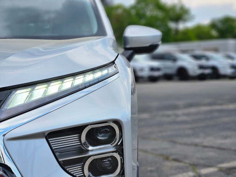 Mitsubishi Eclipse Cross Vehicle Full-screen Gallery Image 10