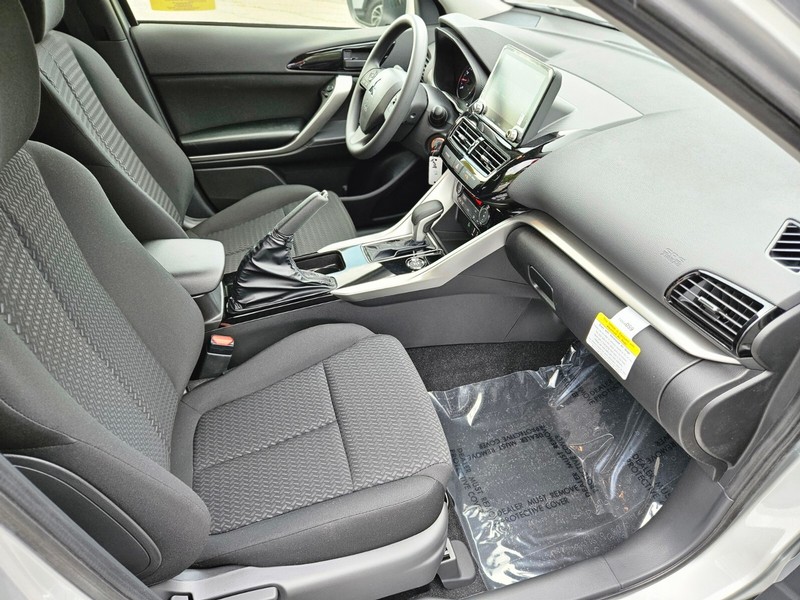 Mitsubishi Eclipse Cross Vehicle Full-screen Gallery Image 11