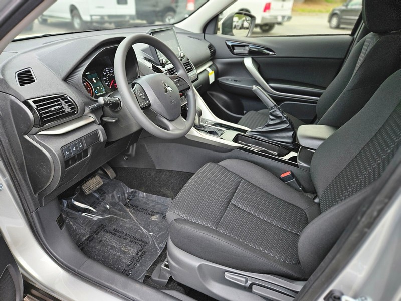 Mitsubishi Eclipse Cross Vehicle Full-screen Gallery Image 17
