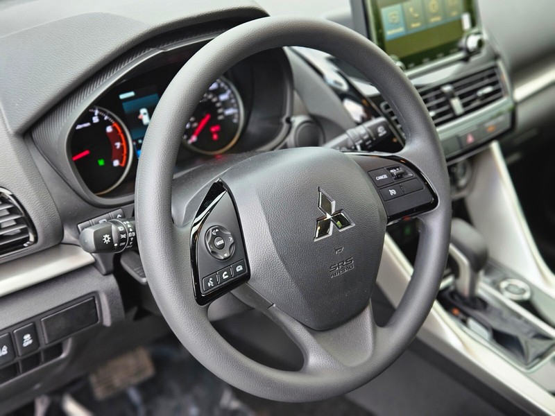 Mitsubishi Eclipse Cross Vehicle Full-screen Gallery Image 18