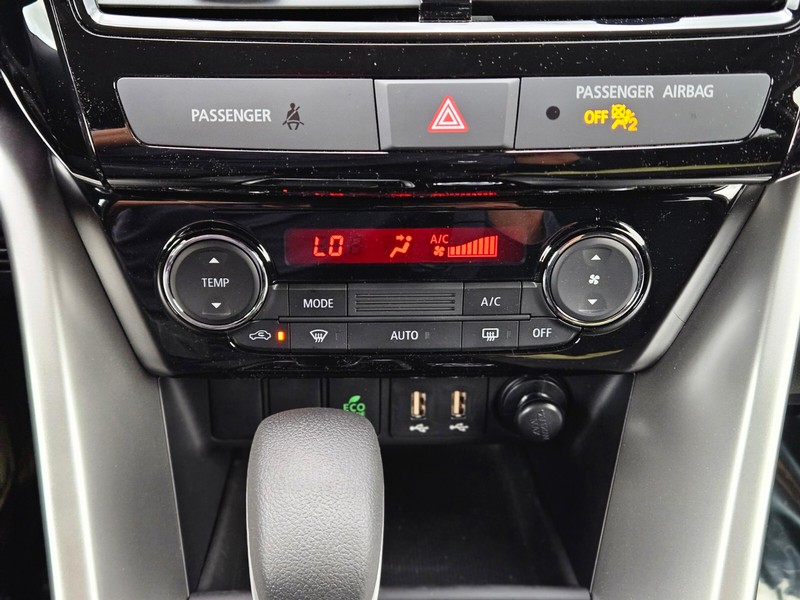 Mitsubishi Eclipse Cross Vehicle Full-screen Gallery Image 21