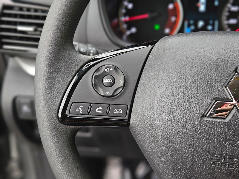 Mitsubishi Eclipse Cross Vehicle Full-screen Gallery Image 25