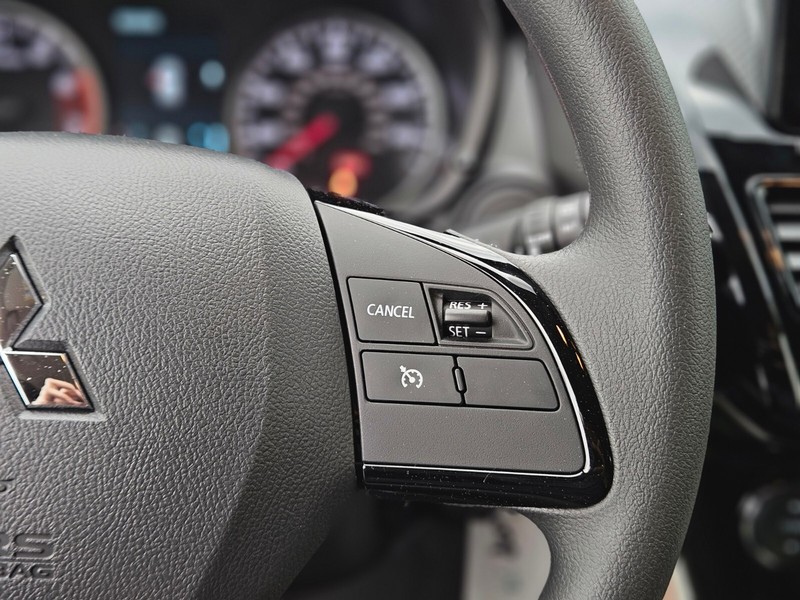 Mitsubishi Eclipse Cross Vehicle Full-screen Gallery Image 26