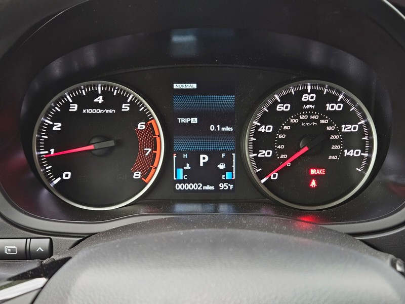Mitsubishi Eclipse Cross Vehicle Full-screen Gallery Image 28