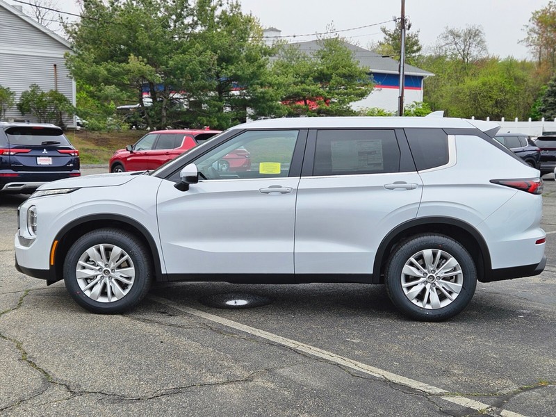 Mitsubishi Outlander Vehicle Full-screen Gallery Image 02