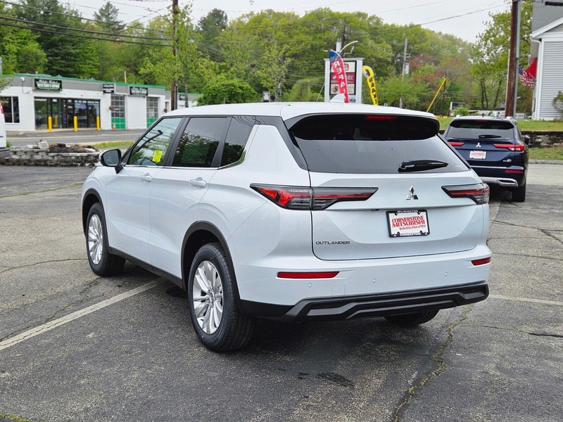 Mitsubishi Outlander Vehicle Full-screen Gallery Image 03