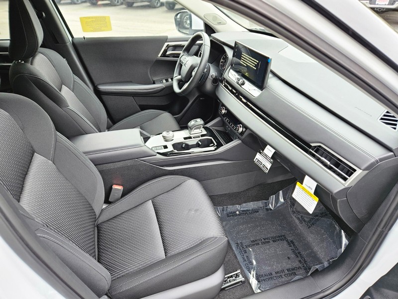 Mitsubishi Outlander Vehicle Full-screen Gallery Image 11
