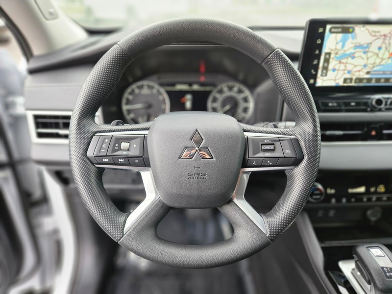 Mitsubishi Outlander Vehicle Full-screen Gallery Image 28
