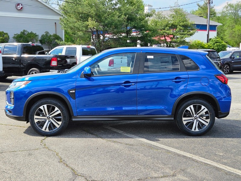 Mitsubishi Outlander Sport Vehicle Full-screen Gallery Image 02