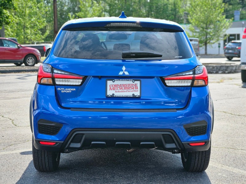 Mitsubishi Outlander Sport Vehicle Full-screen Gallery Image 04