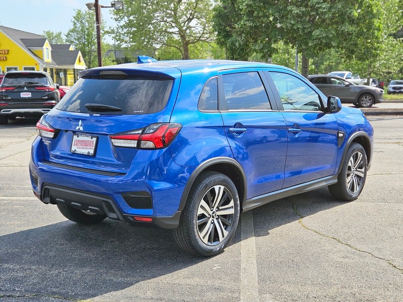 Mitsubishi Outlander Sport Vehicle Full-screen Gallery Image 05