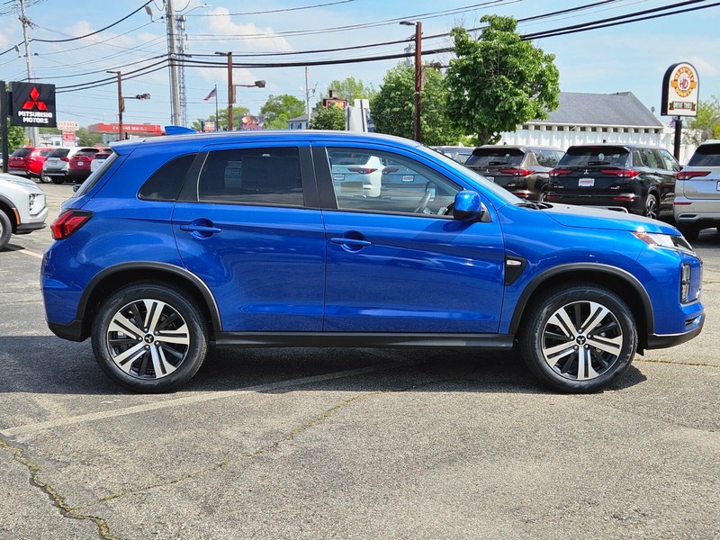 Mitsubishi Outlander Sport Vehicle Full-screen Gallery Image 06