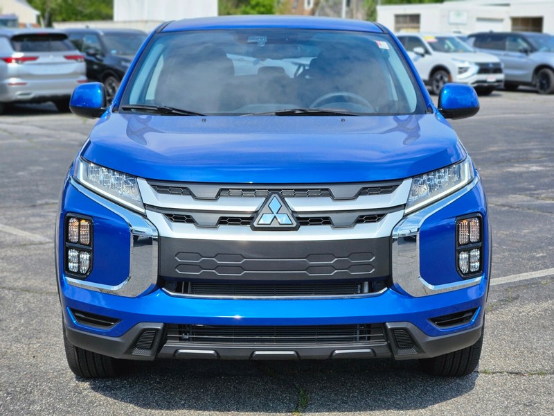 Mitsubishi Outlander Sport Vehicle Full-screen Gallery Image 08