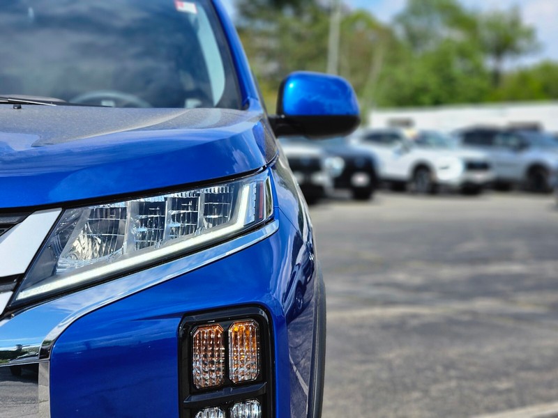 Mitsubishi Outlander Sport Vehicle Full-screen Gallery Image 10