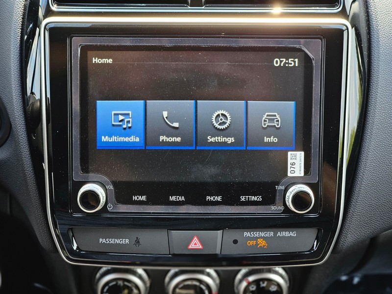 Mitsubishi Outlander Sport Vehicle Full-screen Gallery Image 19