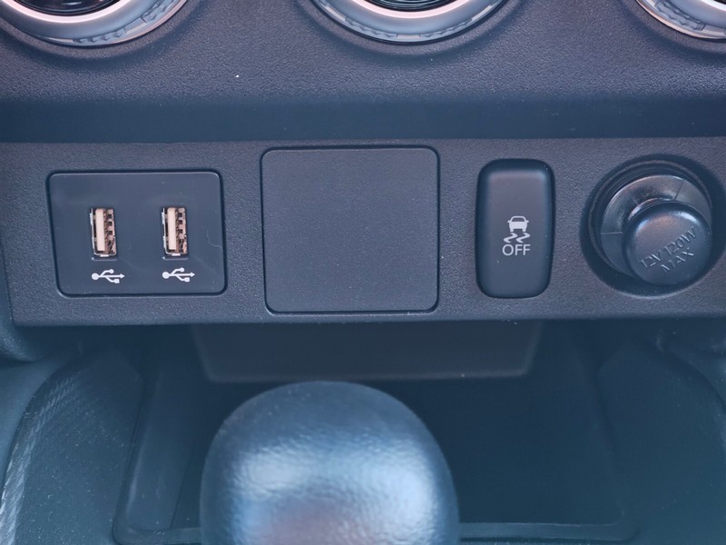 Mitsubishi Outlander Sport Vehicle Full-screen Gallery Image 22
