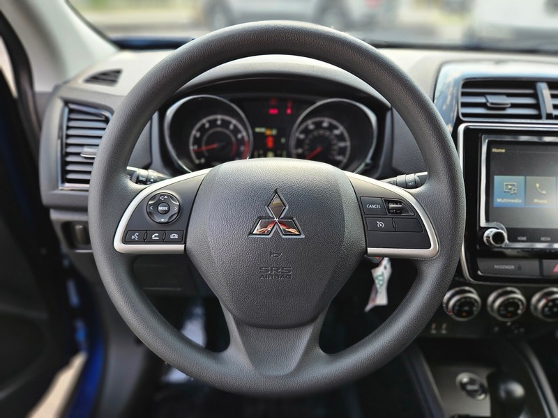 Mitsubishi Outlander Sport Vehicle Full-screen Gallery Image 24