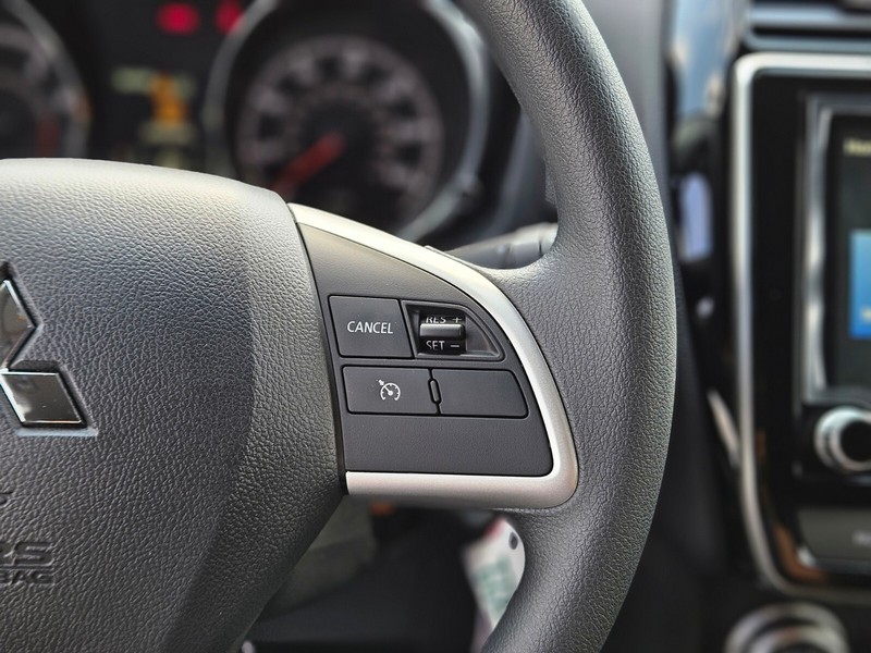 Mitsubishi Outlander Sport Vehicle Full-screen Gallery Image 26