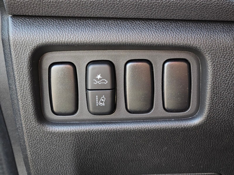 Mitsubishi Outlander Sport Vehicle Full-screen Gallery Image 28