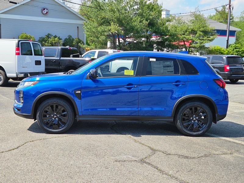 Mitsubishi Outlander Sport Vehicle Full-screen Gallery Image 02