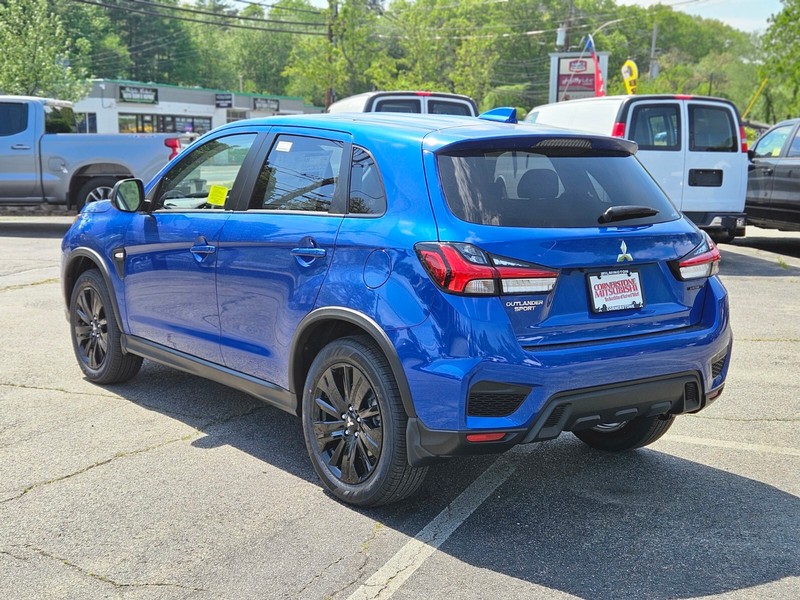 Mitsubishi Outlander Sport Vehicle Full-screen Gallery Image 03