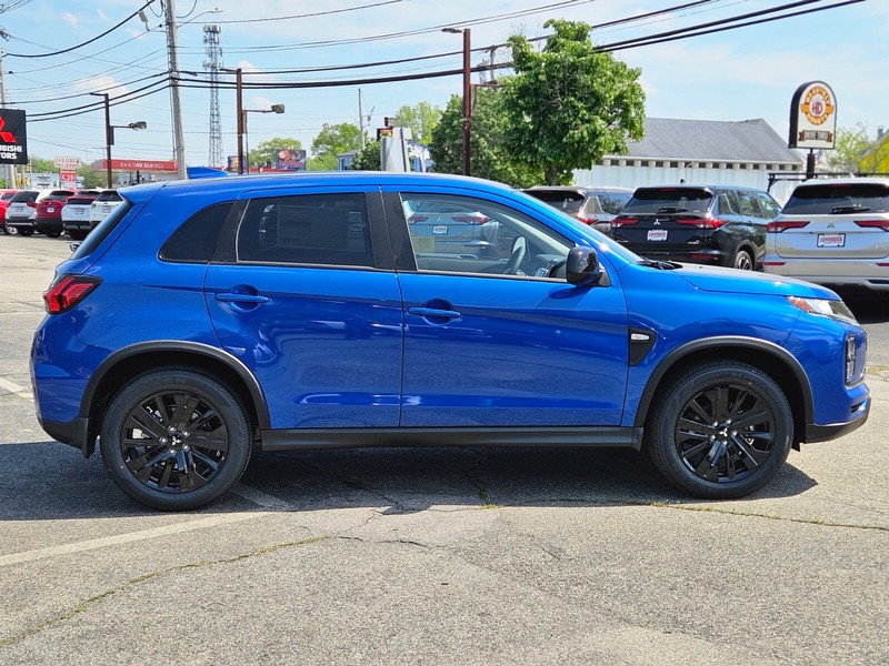 Mitsubishi Outlander Sport Vehicle Full-screen Gallery Image 06