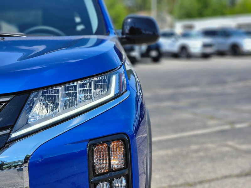 Mitsubishi Outlander Sport Vehicle Full-screen Gallery Image 10