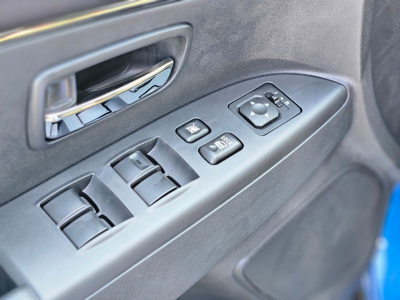 Mitsubishi Outlander Sport Vehicle Full-screen Gallery Image 16