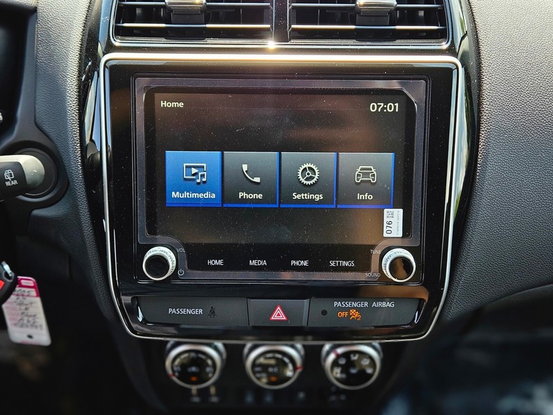 Mitsubishi Outlander Sport Vehicle Full-screen Gallery Image 19