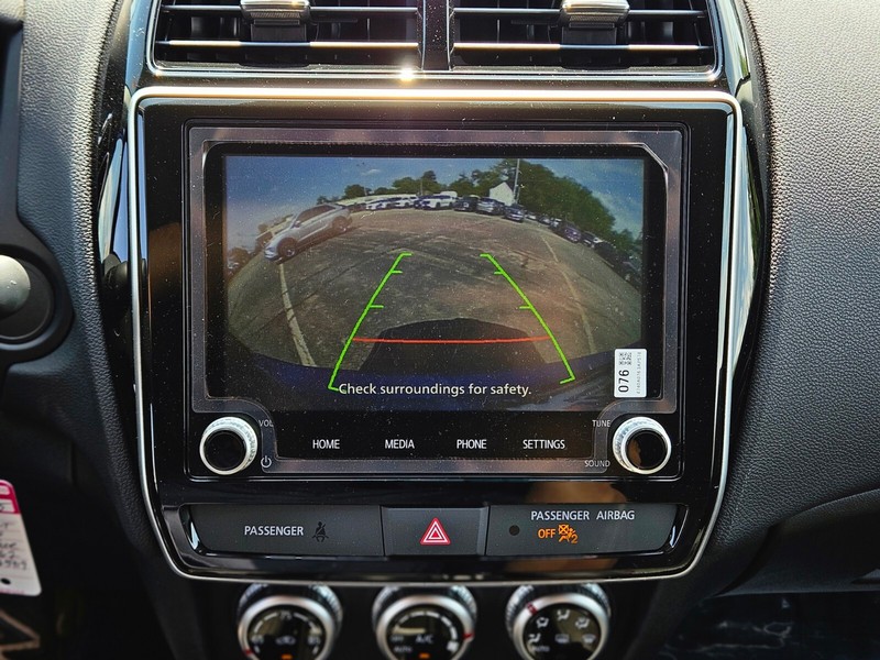 Mitsubishi Outlander Sport Vehicle Full-screen Gallery Image 20