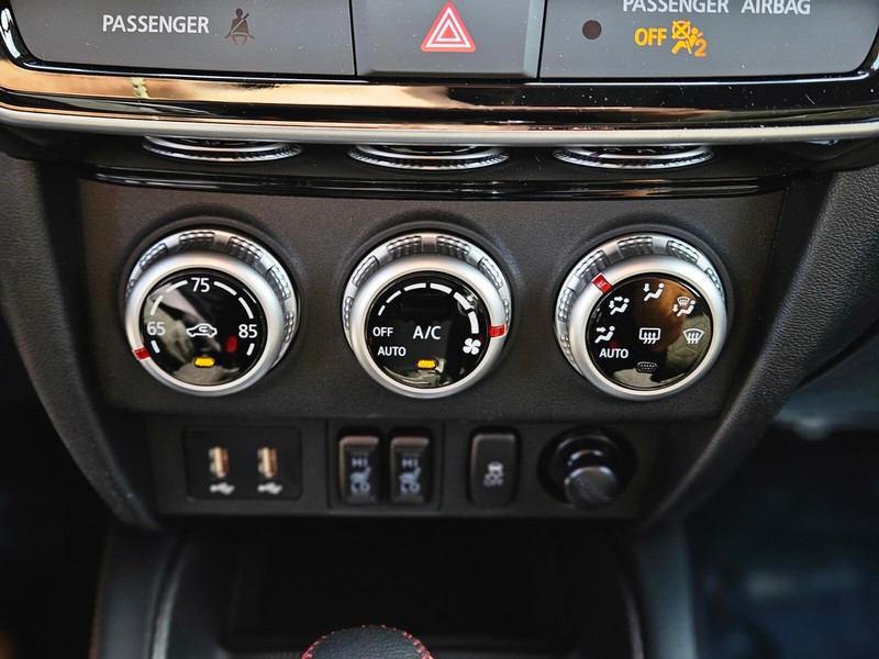 Mitsubishi Outlander Sport Vehicle Full-screen Gallery Image 21