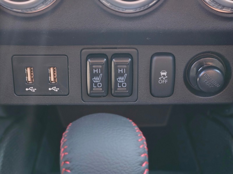 Mitsubishi Outlander Sport Vehicle Full-screen Gallery Image 22