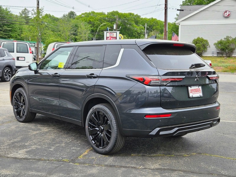 Mitsubishi Outlander Vehicle Full-screen Gallery Image 03