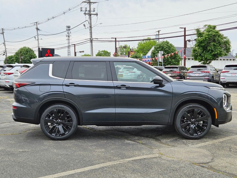 Mitsubishi Outlander Vehicle Full-screen Gallery Image 06