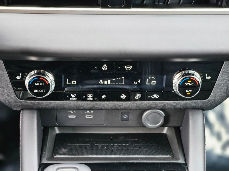 Mitsubishi Outlander Vehicle Full-screen Gallery Image 20