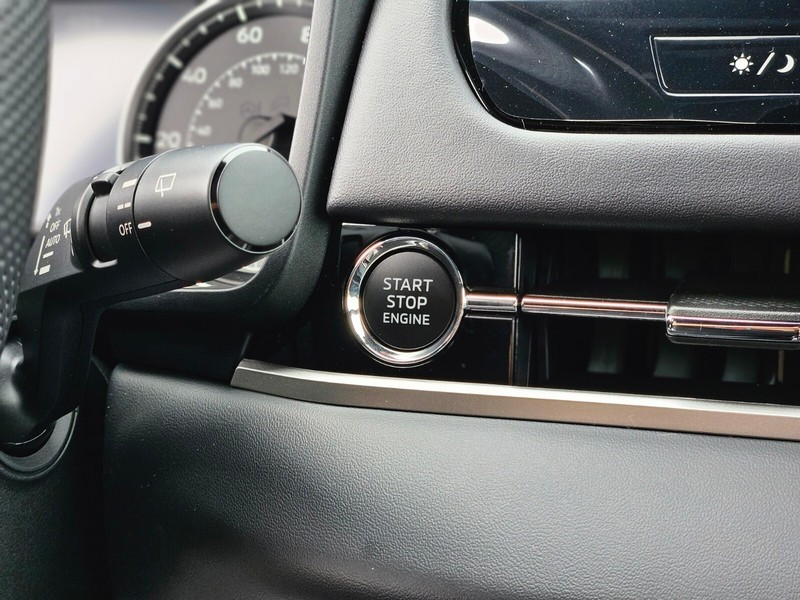 Mitsubishi Outlander Vehicle Full-screen Gallery Image 25