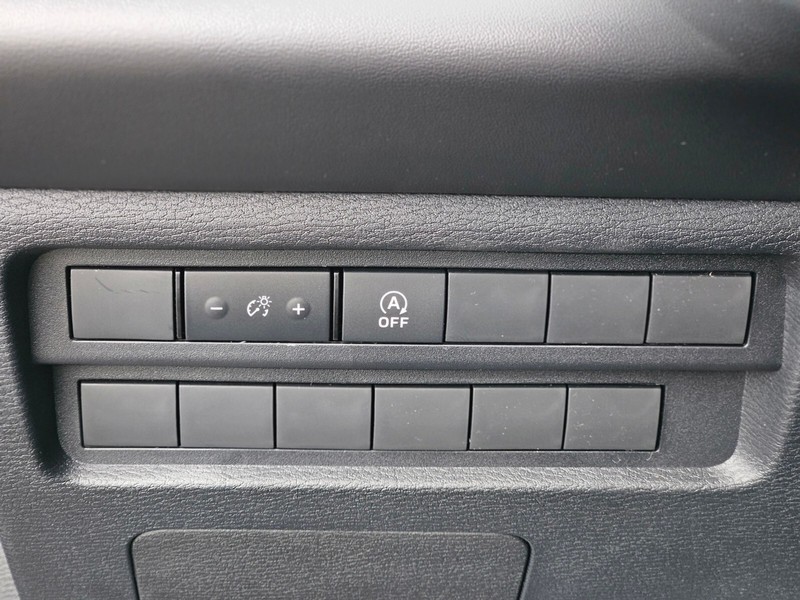 Mitsubishi Outlander Vehicle Full-screen Gallery Image 26