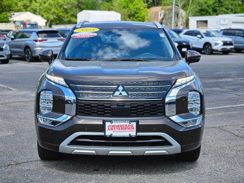 Mitsubishi Outlander PHEV Vehicle Full-screen Gallery Image 08
