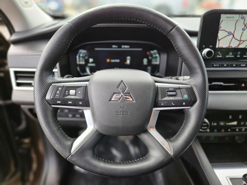 Mitsubishi Outlander PHEV Vehicle Full-screen Gallery Image 26