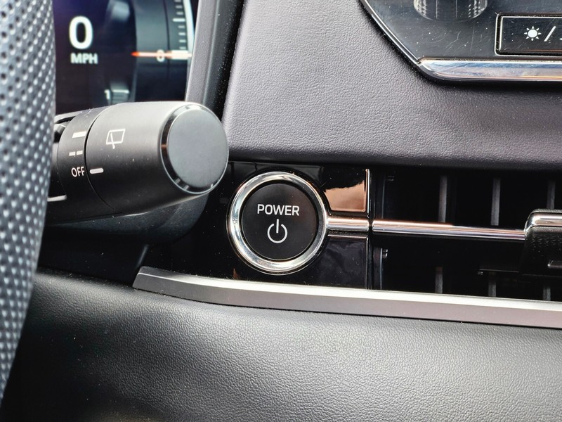 Mitsubishi Outlander PHEV Vehicle Full-screen Gallery Image 29