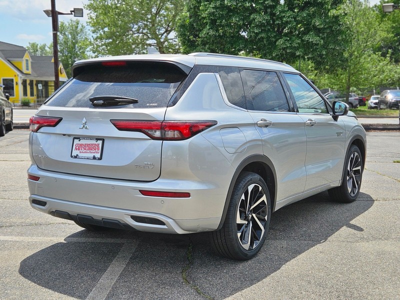 Mitsubishi Outlander PHEV Vehicle Full-screen Gallery Image 05
