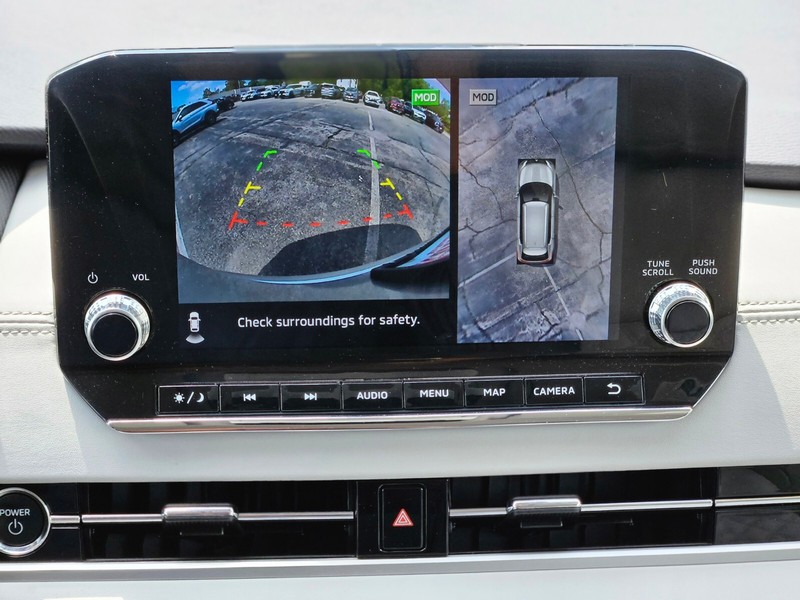 Mitsubishi Outlander PHEV Vehicle Full-screen Gallery Image 20