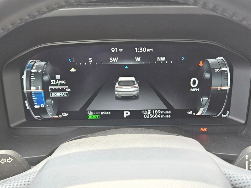 Mitsubishi Outlander PHEV Vehicle Full-screen Gallery Image 28