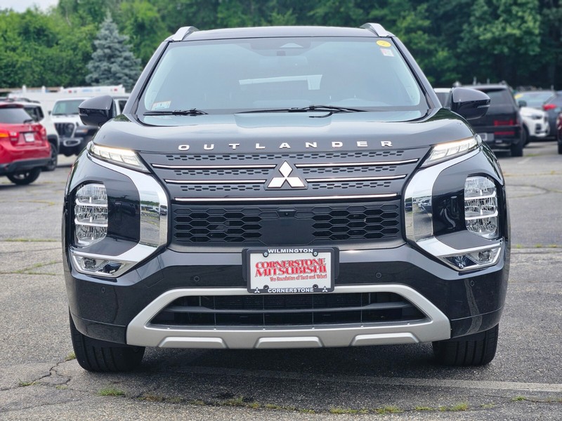 Mitsubishi Outlander PHEV Vehicle Full-screen Gallery Image 02