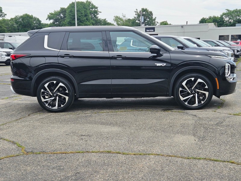 Mitsubishi Outlander PHEV Vehicle Full-screen Gallery Image 04